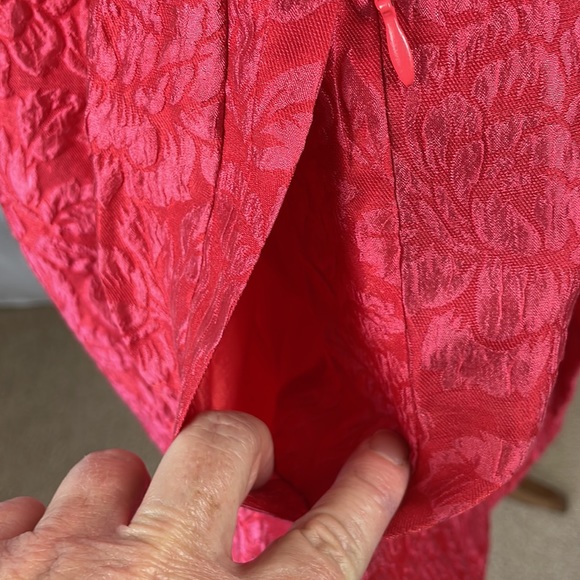 BCBGMaxAzria Red and Pink Textured Floral Silk Blend Full Skirt - Size 8 - Picture 6 of 11